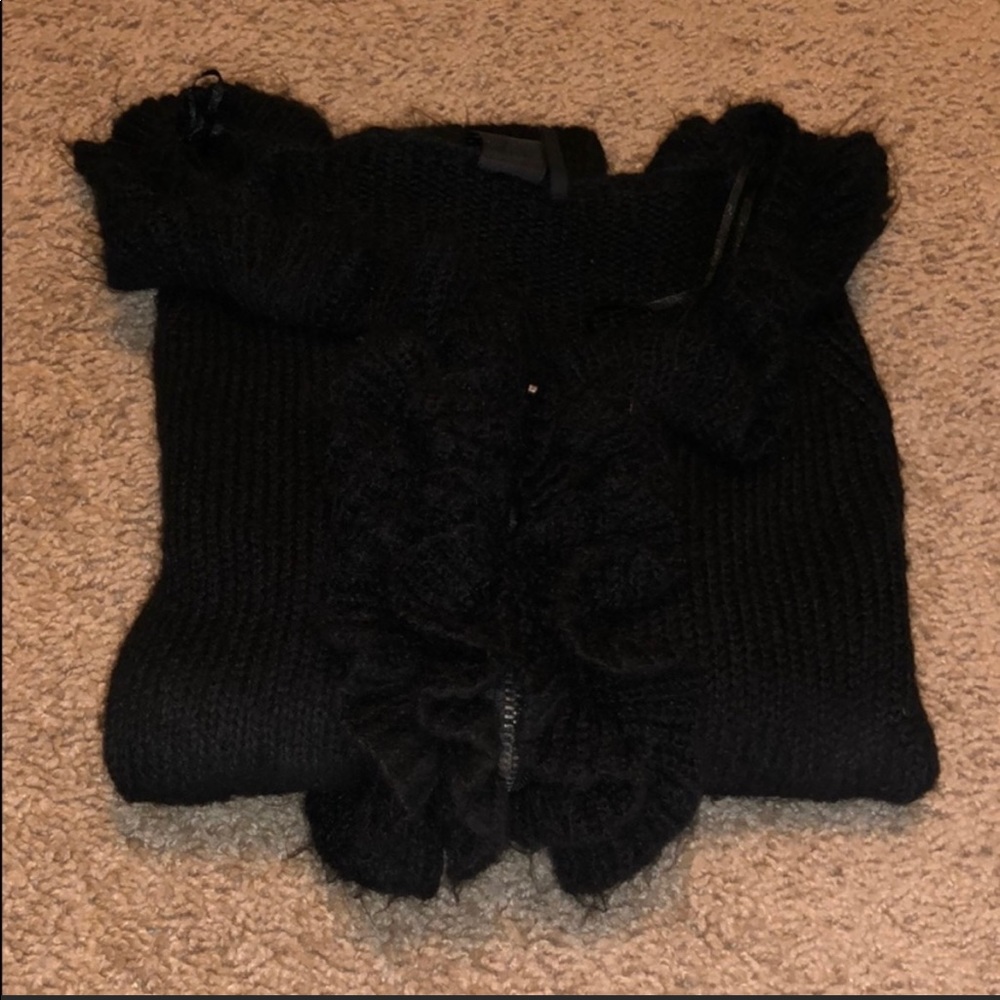 Black Ruffled Guess Sweater - Picture 4 of 6